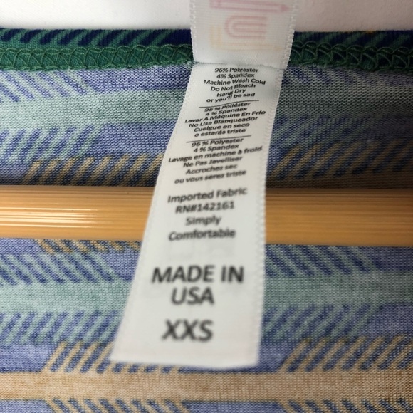 NWT Women's LuLaRoe Arrow Print Classic Short Sleeve Tee Size XXS - Picture 4 of 5